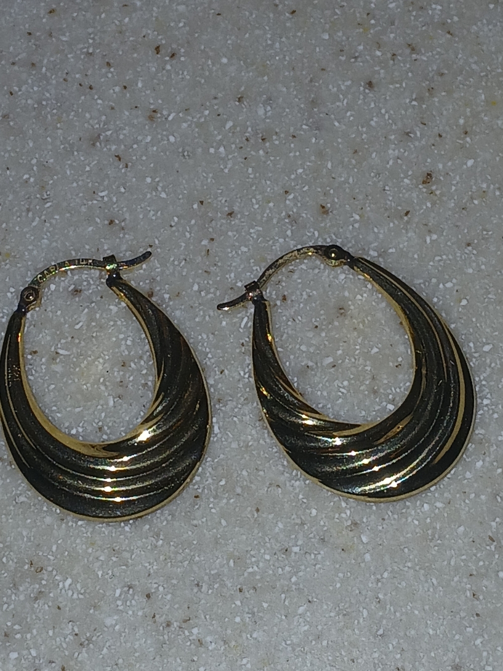 Vintage Carla Signed 14K Solid Yellow Gold Ribbed Crescent Hoop Earrings.